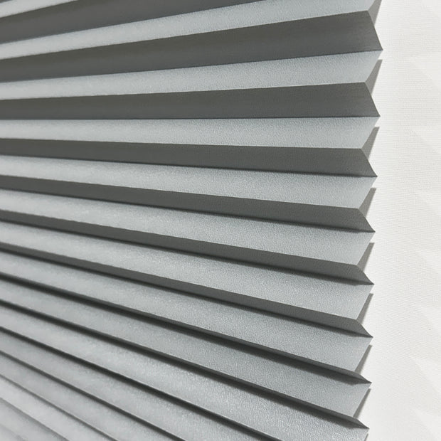 Sun 04  Simli 20 mm Plicell Güneşlik Plise Perde – Işıltılı Doku, 4 Renk Seçeneği