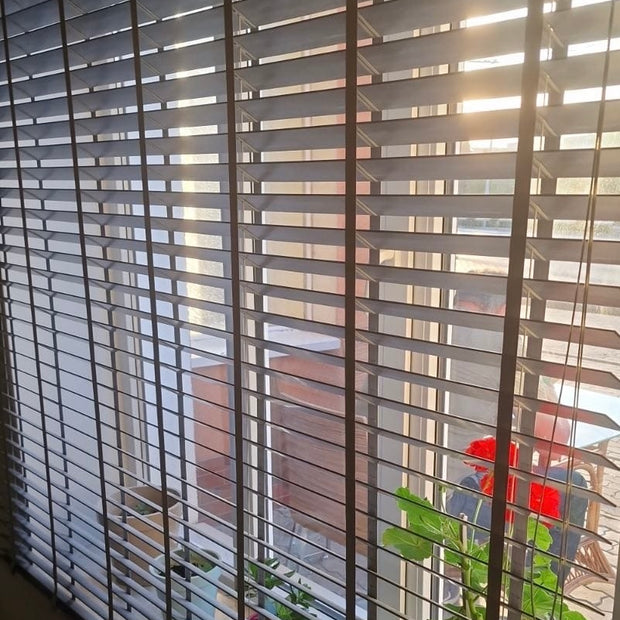 50 mm Ahşap Jaluzi Perde – Doğal Dokunuş, Büyük Etki