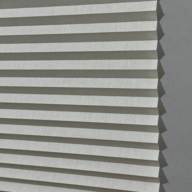 Bloom 12 - 20 mm Güneşlik Plise Perde – Doğal Dokunuş, Modern Çizgi