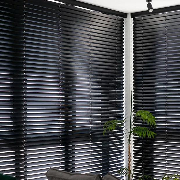 63 mm Ahşap Jaluzi Perde – Geniş Slaytlarla Maksimum Etki